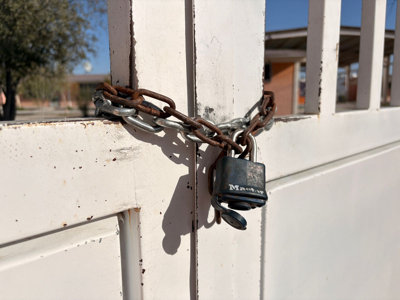 Padres de familia cierran escuela en Frontera: exigen intendente