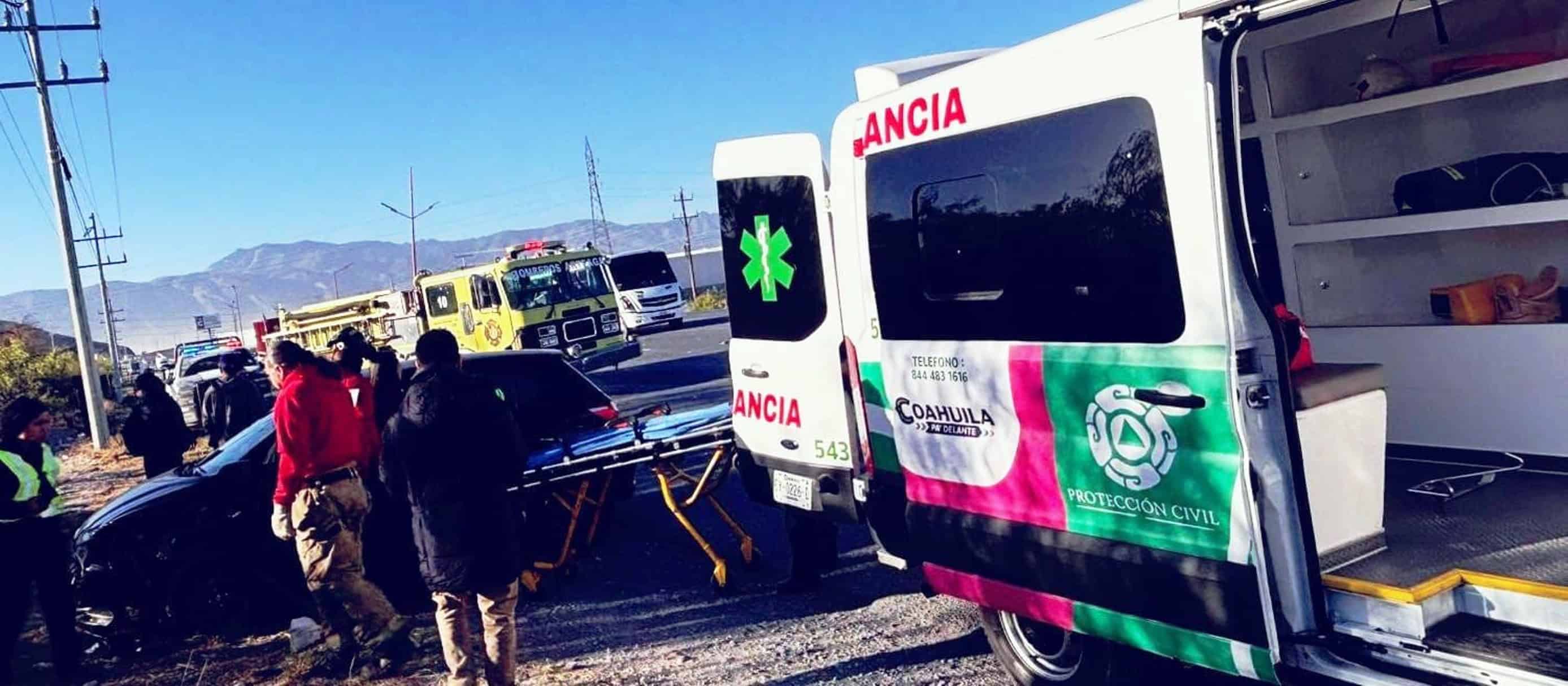 Accidente m&uacute;ltiple en Arteaga deja a mujer lesionada