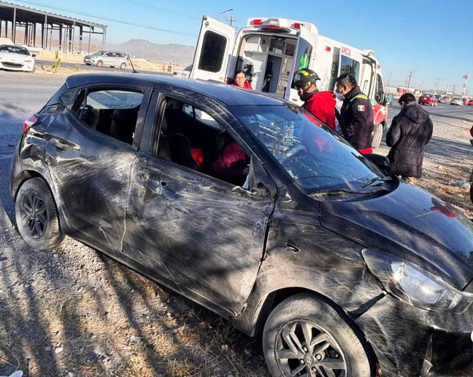 Accidente m&uacute;ltiple en Arteaga deja a mujer lesionada