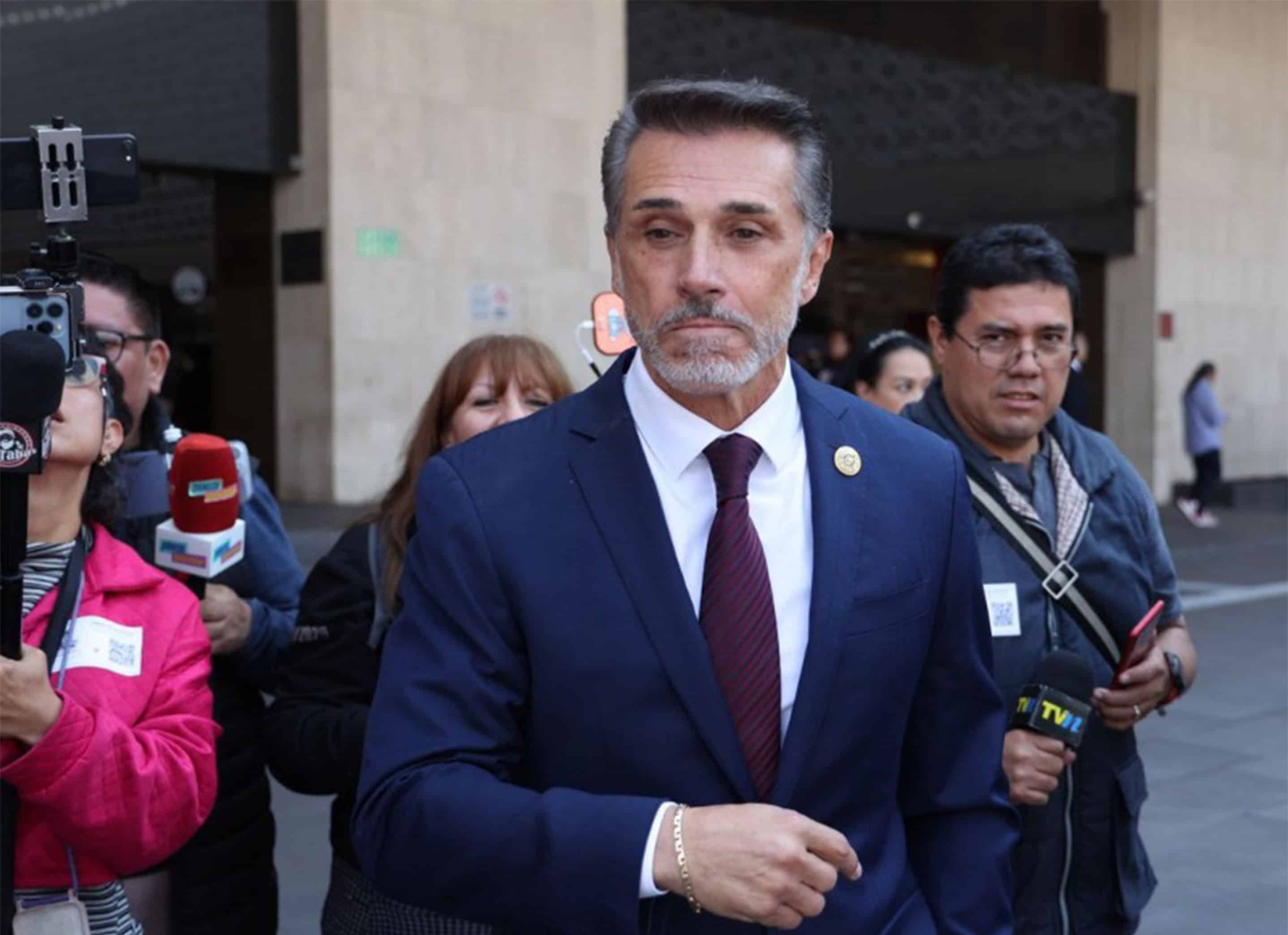 Sergio Mayer retoma su curul y enfrenta cr&iacute;ticas dentro de Morena