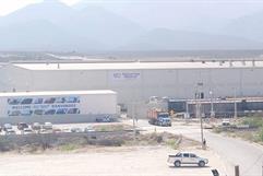 Nazira Zoghbi asegura estabilidad laboral en Coahuila ante paros técnicos