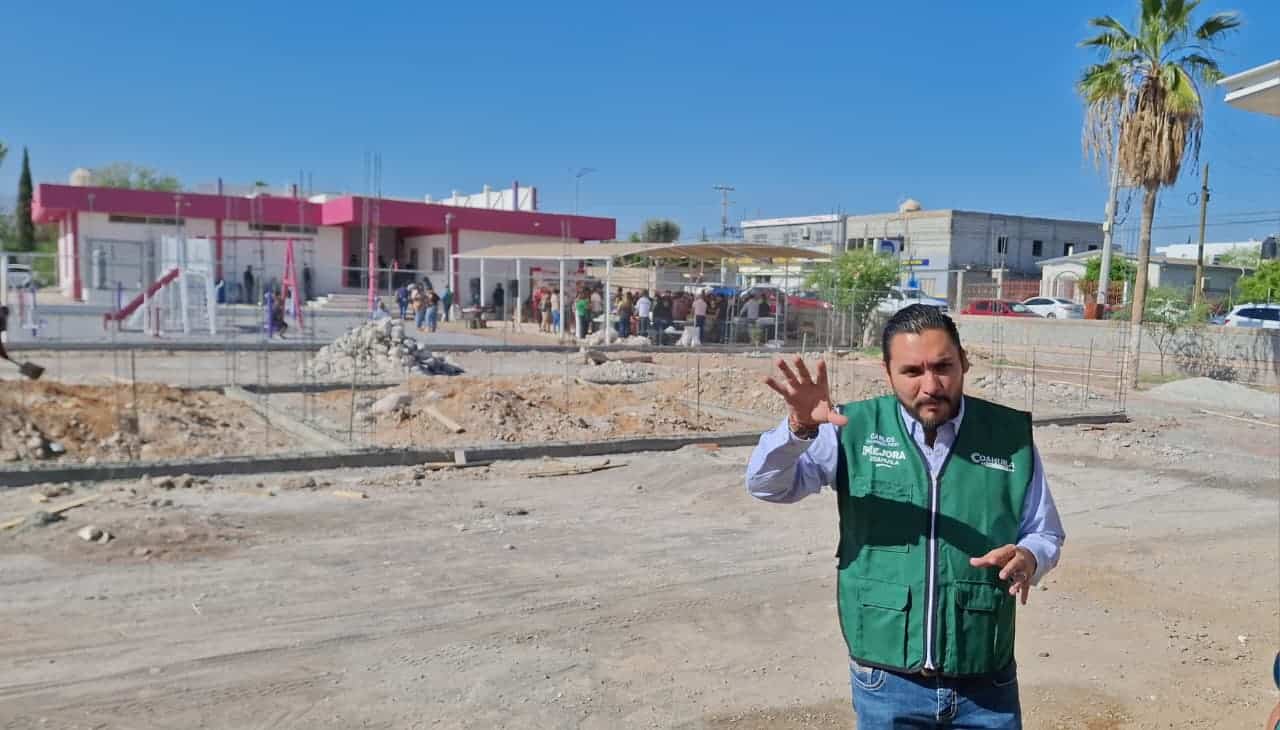 Carlos Villarreal supervisa avance de nueva escuela en Monclova