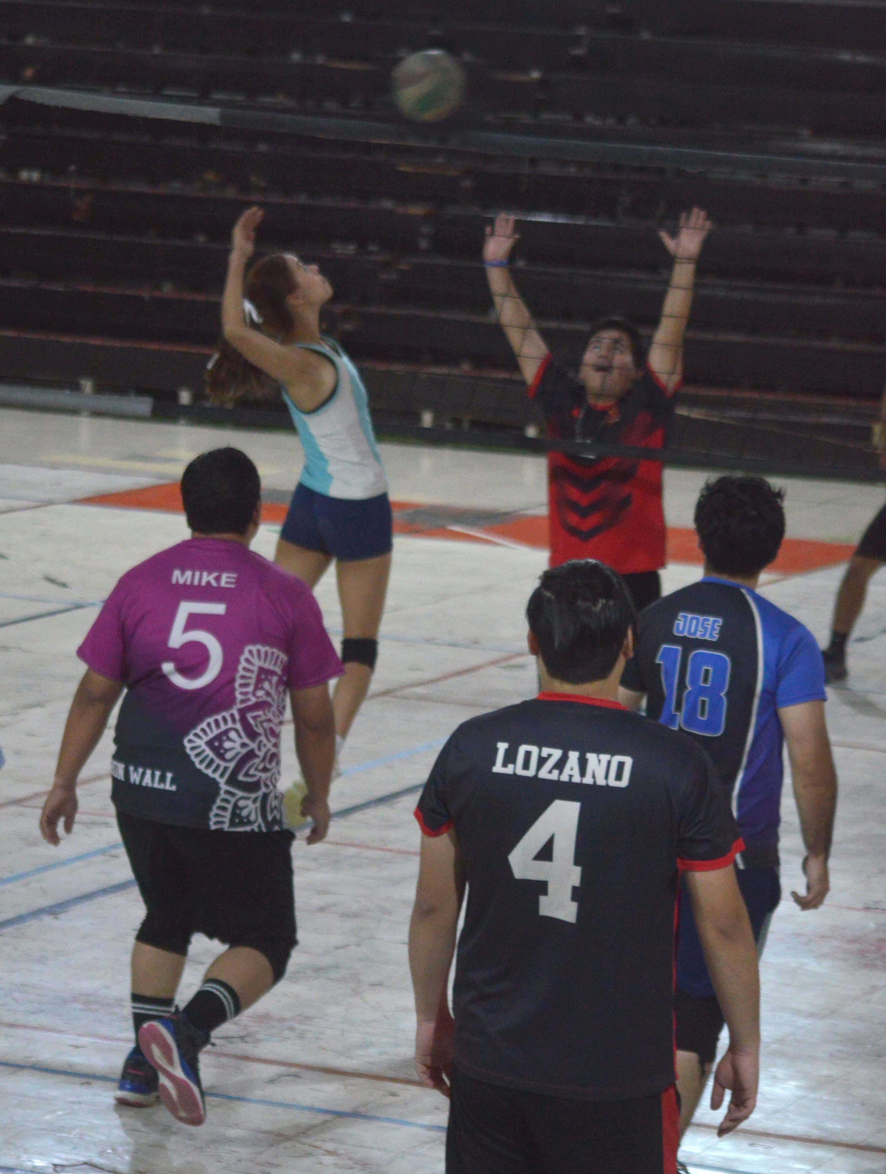 Bulls remontan y vencen a Los Tilines en la Liga de Voleibol