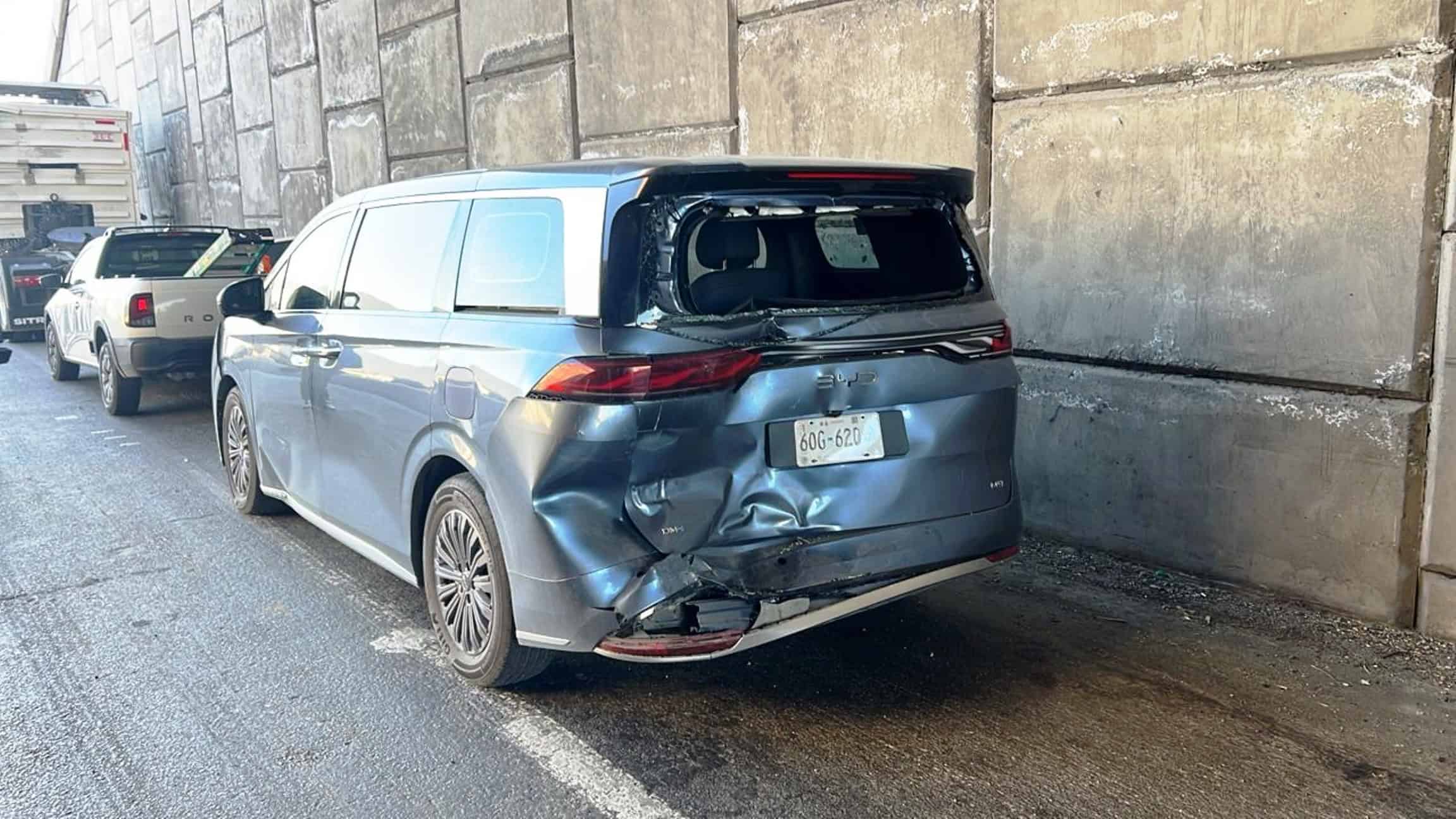 Accidente de tr&aacute;iler provoca caos vial en Ramos Arizpe