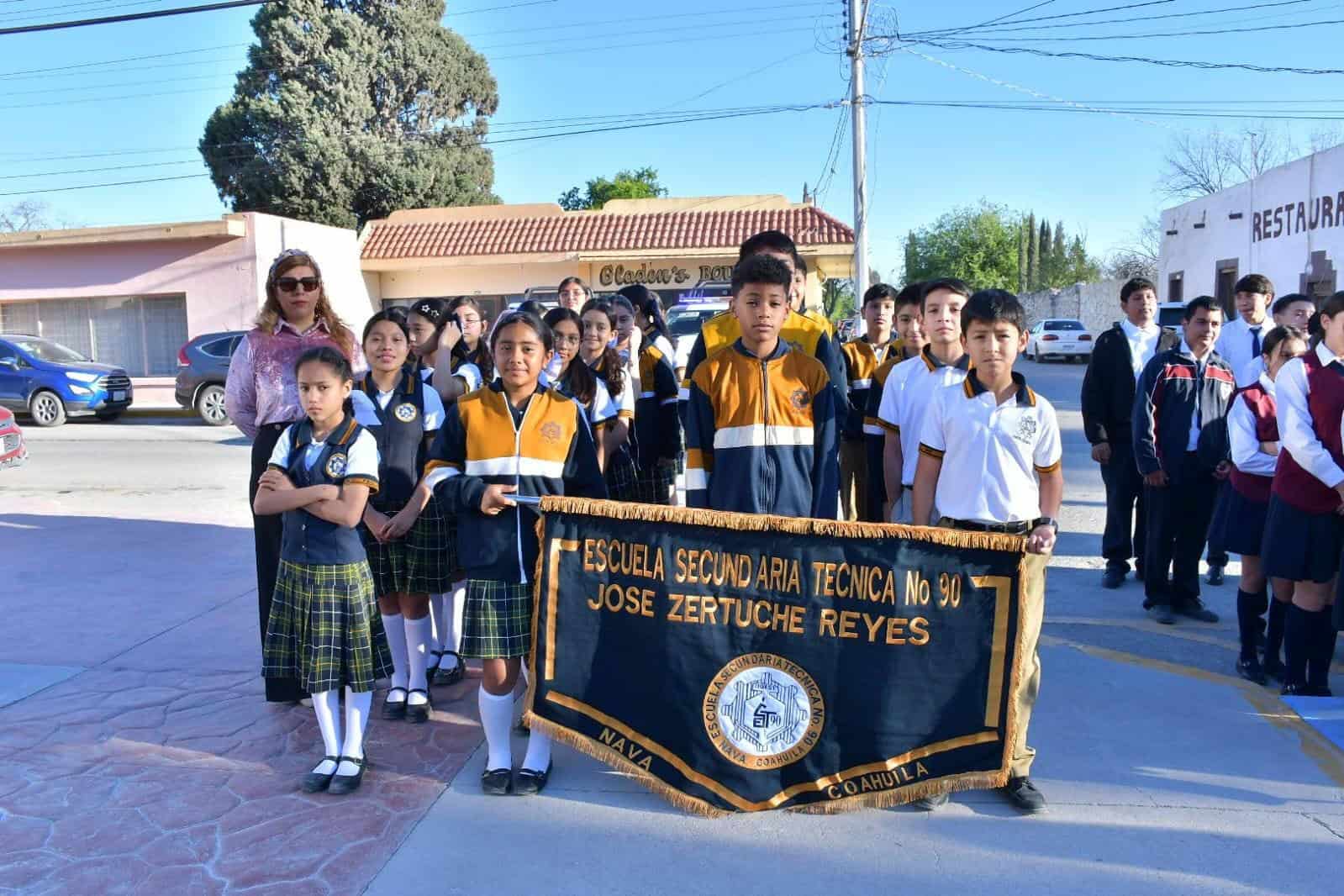 Conmemoran natalicio de Benito Ju&aacute;rez en escuelas de Cinco Manantiales