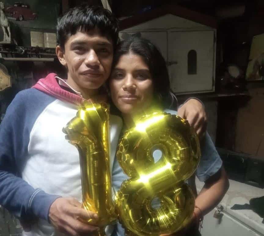 Carlos Villarreal apoya a familia tras incendio en Monclova