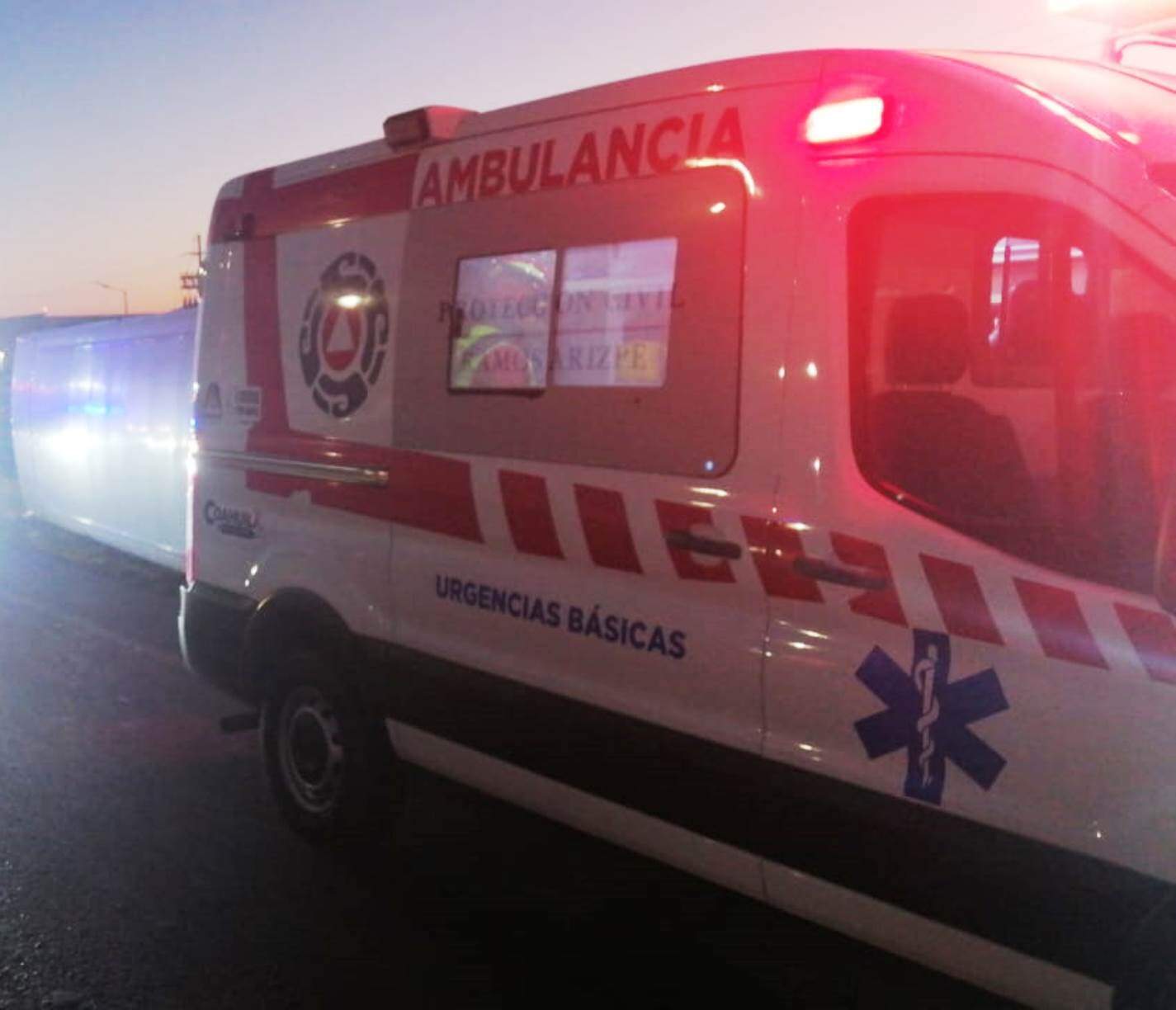 Trabajadores lesionados tras volcadura de autob&uacute;s en Ramos Arizpe