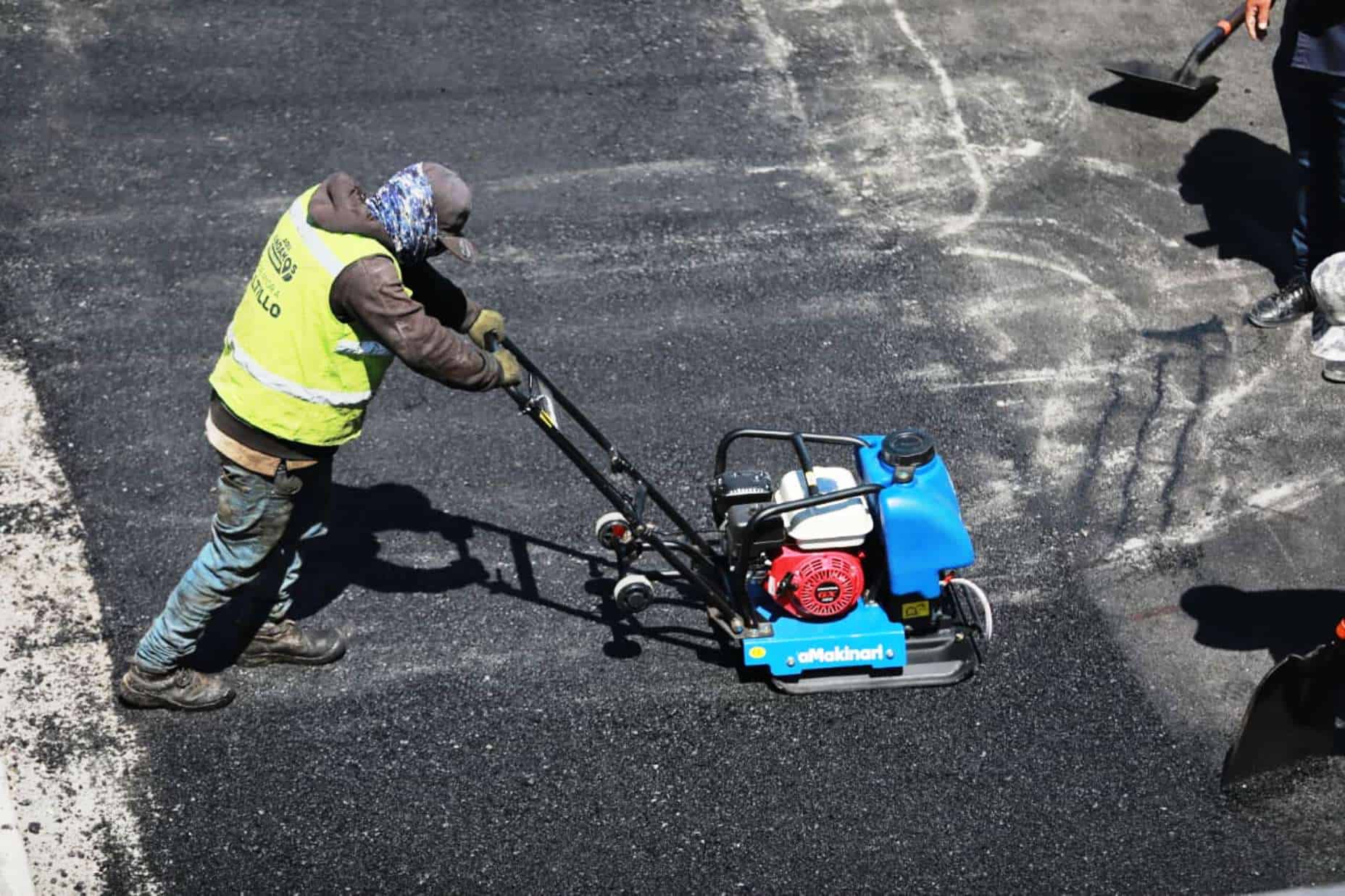 Rehabilitaci&oacute;n vial en Las Brisas Residencial por Javier D&iacute;az