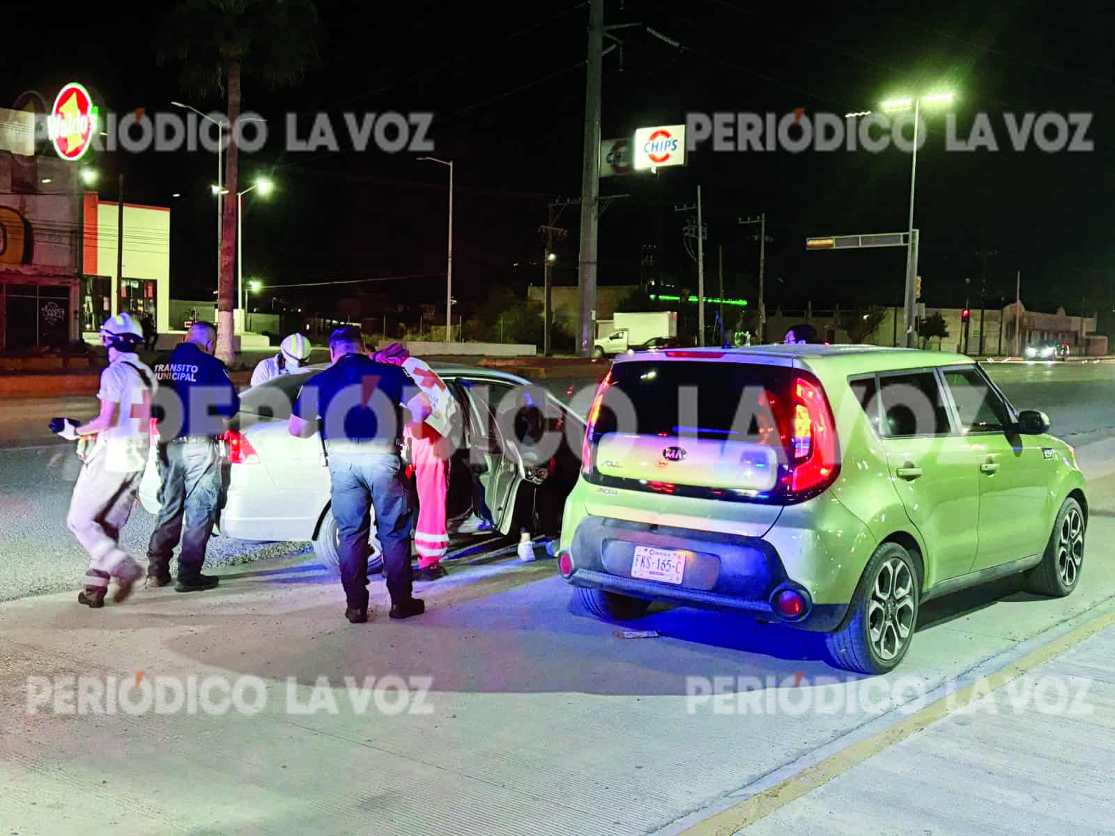 Hombre causa accidente en Monclova y deja a mujer herida