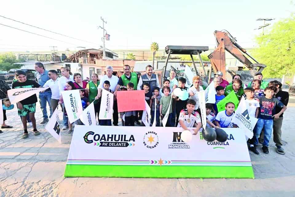 Carlos Villarreal supervisa obras de infraestructura en Monclova