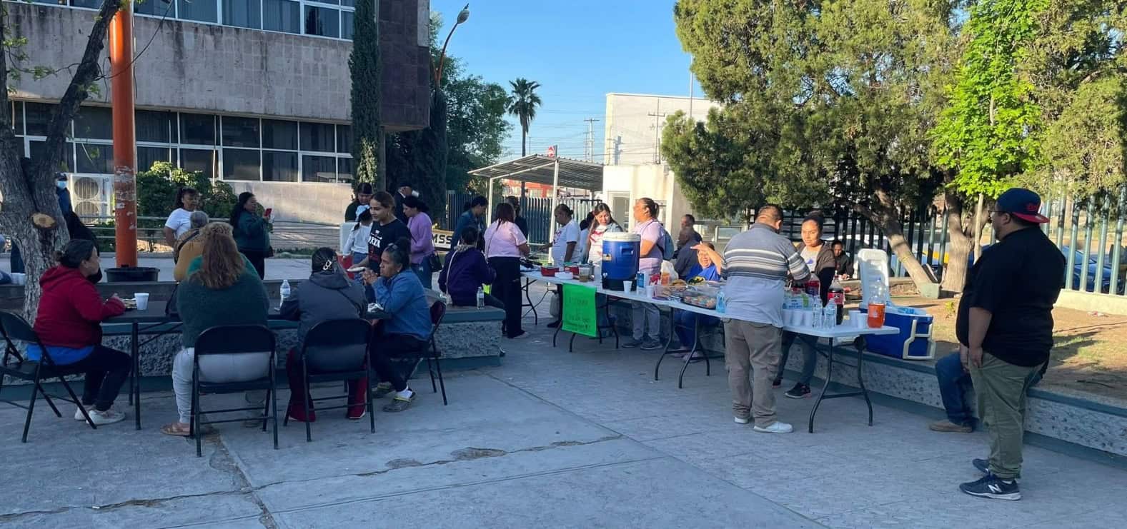 Llevan apoyo y esperanza a familias en hospital de Piedras Negras