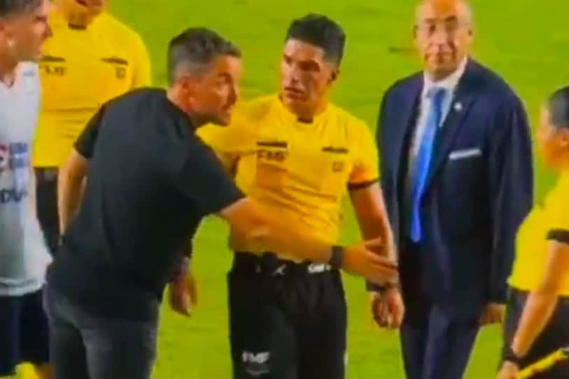 Nicol&aacute;s Larcam&oacute;n ignora saludo de Karen D&iacute;az tras empate en Mazatl&aacute;n