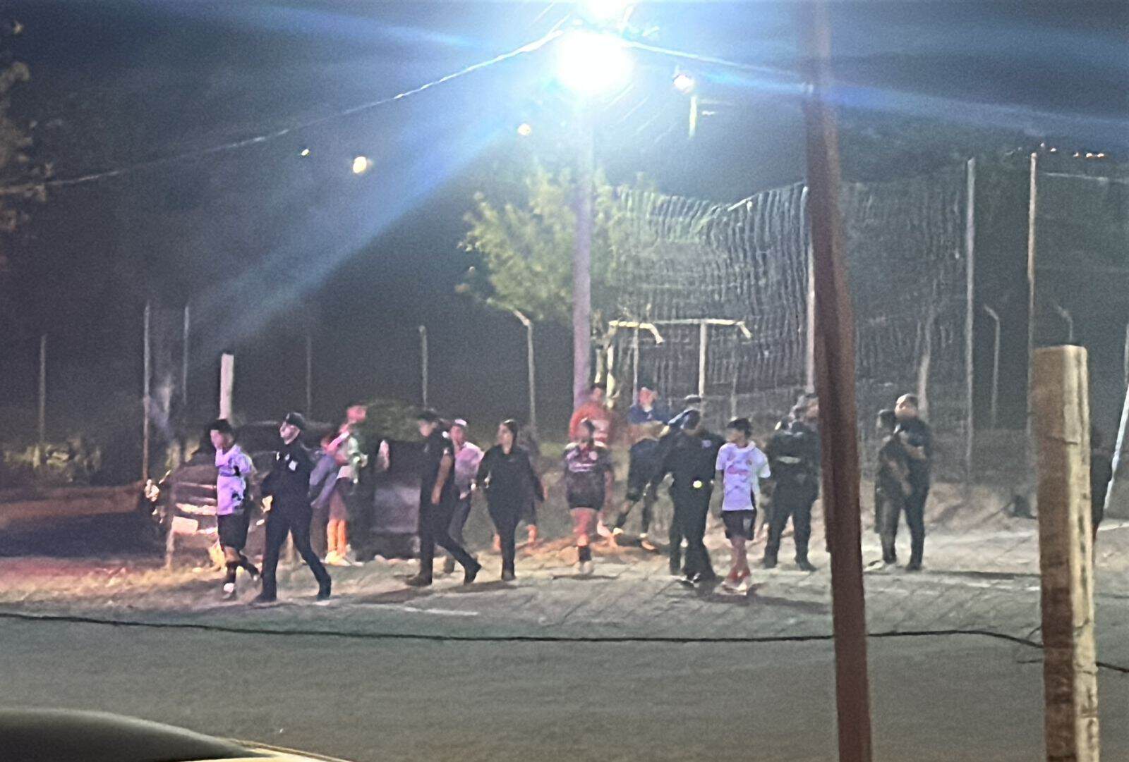 Moviliza a autoridades ri&ntilde;a en campo de f&uacute;tbol de la colonia San Luis