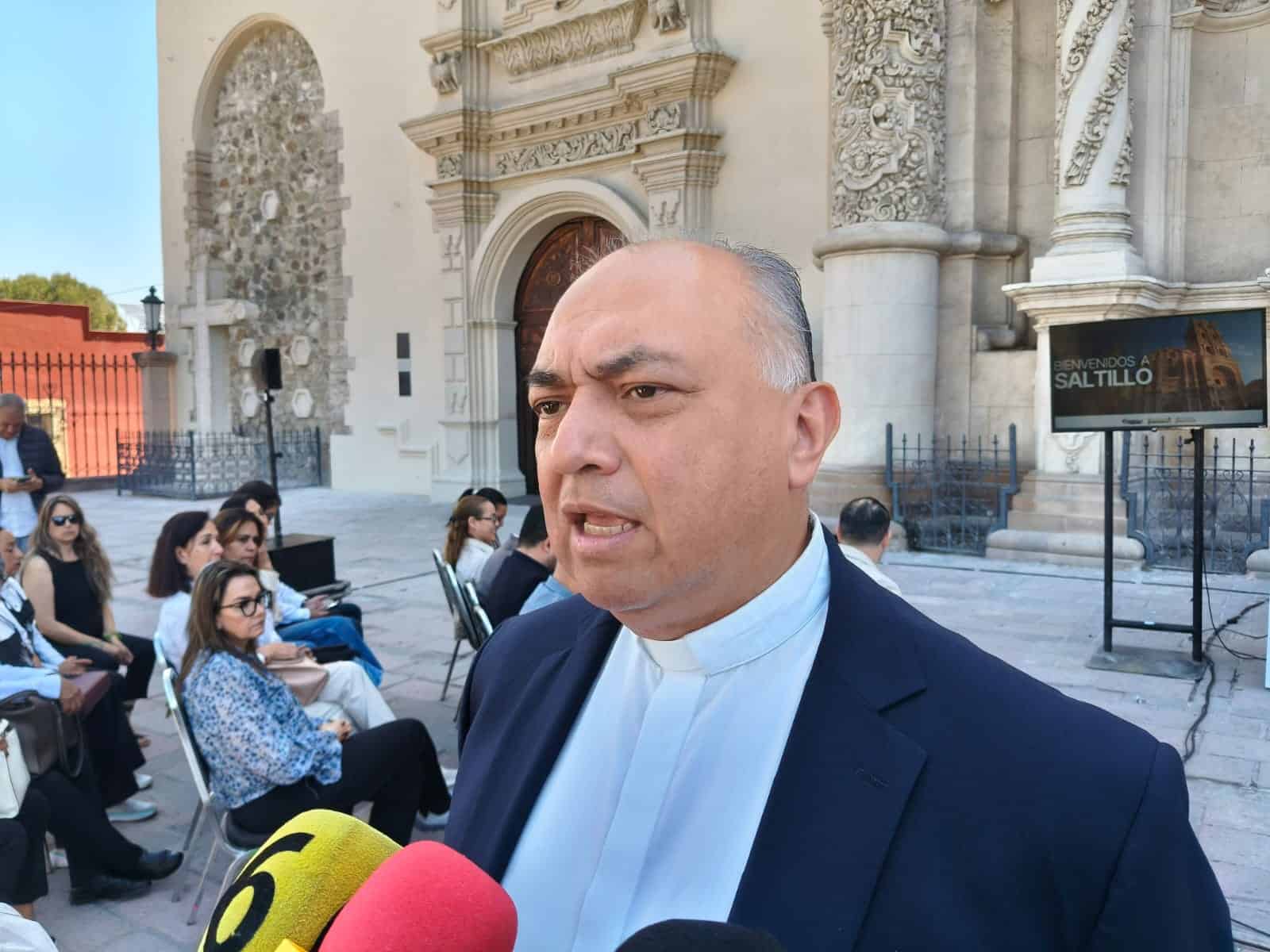 Excremento de paloma da&ntilde;a c&uacute;pulas de la Catedral de Santiago Ap&oacute;stol