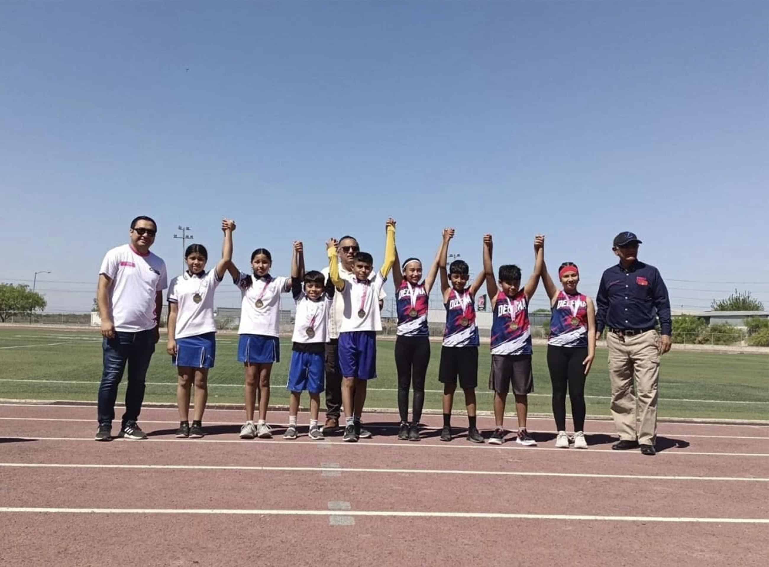 Ni&ntilde;as y ni&ntilde;os de Nava brillan en competencias deportivas escolares