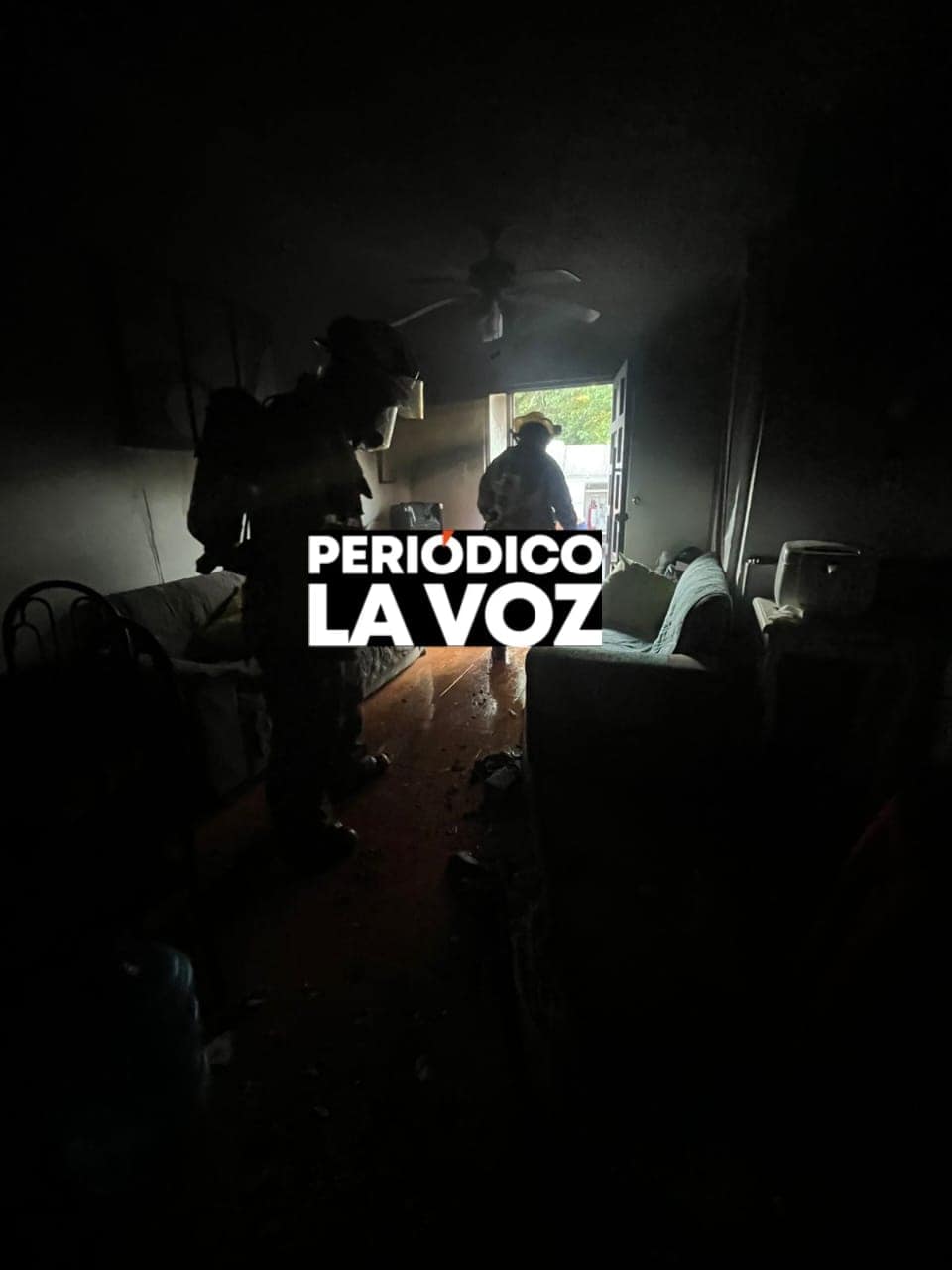 Fuego arrasa con vivienda