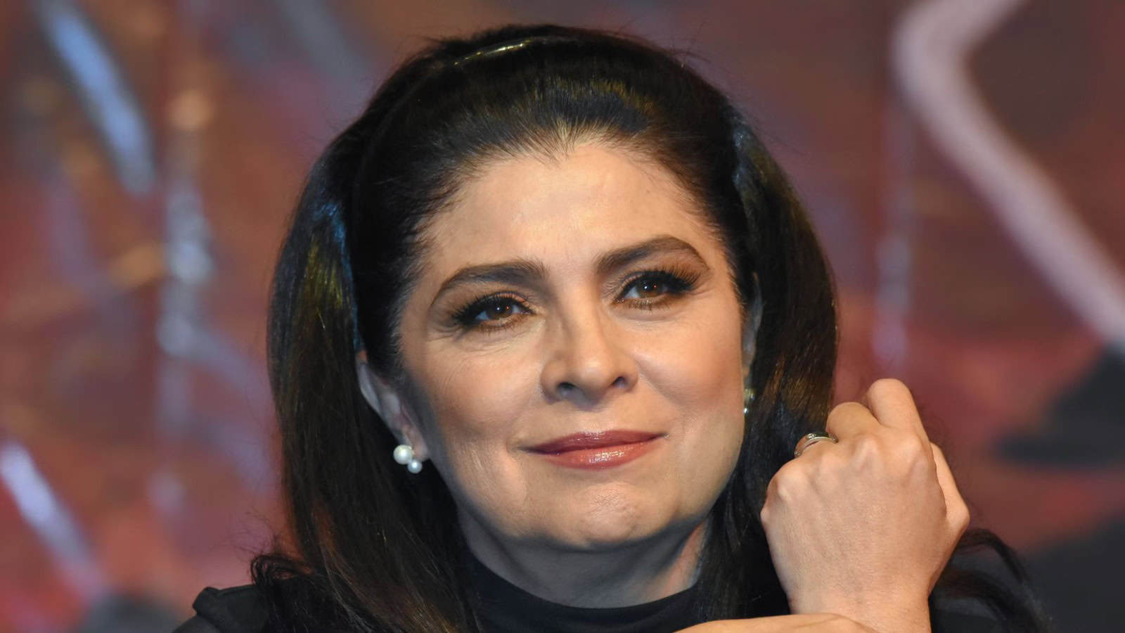 Victoria Ruffo responde con humor a rumores sobre su fallecimiento