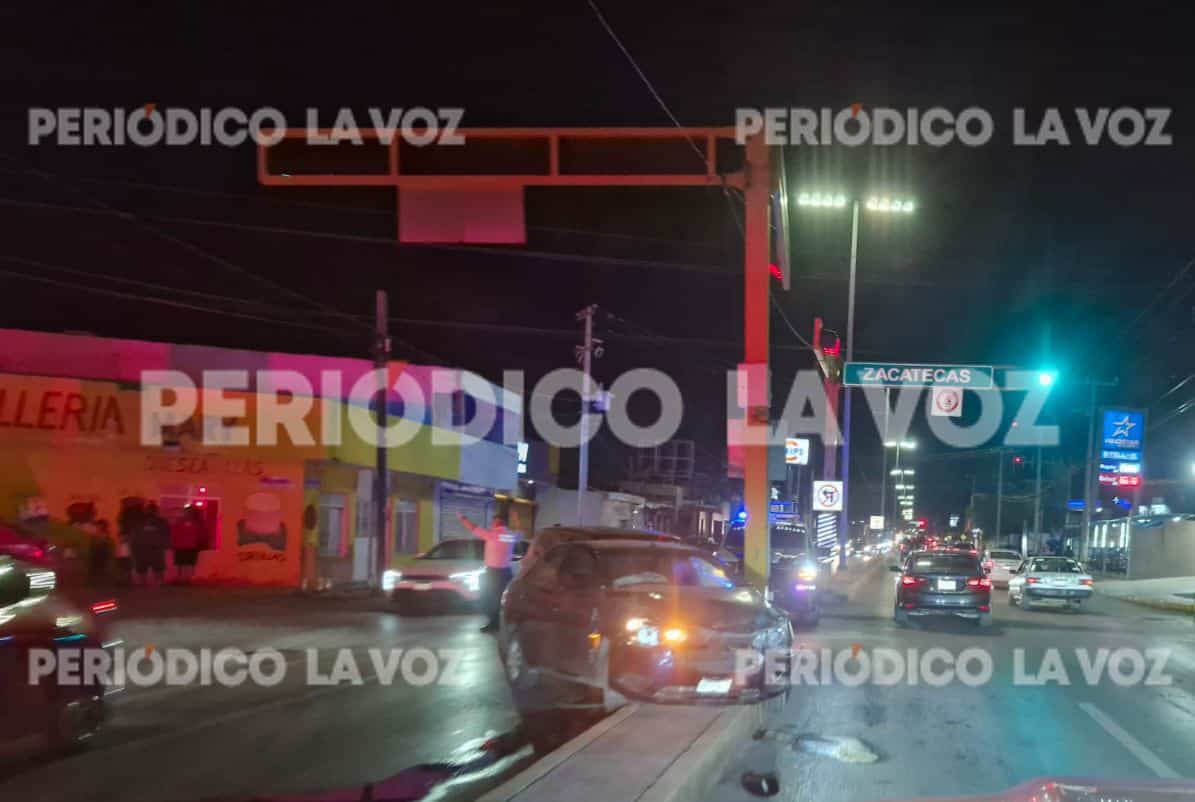 Conductor pierde control de su veh&iacute;culo en Monclova: accidente en bulevar