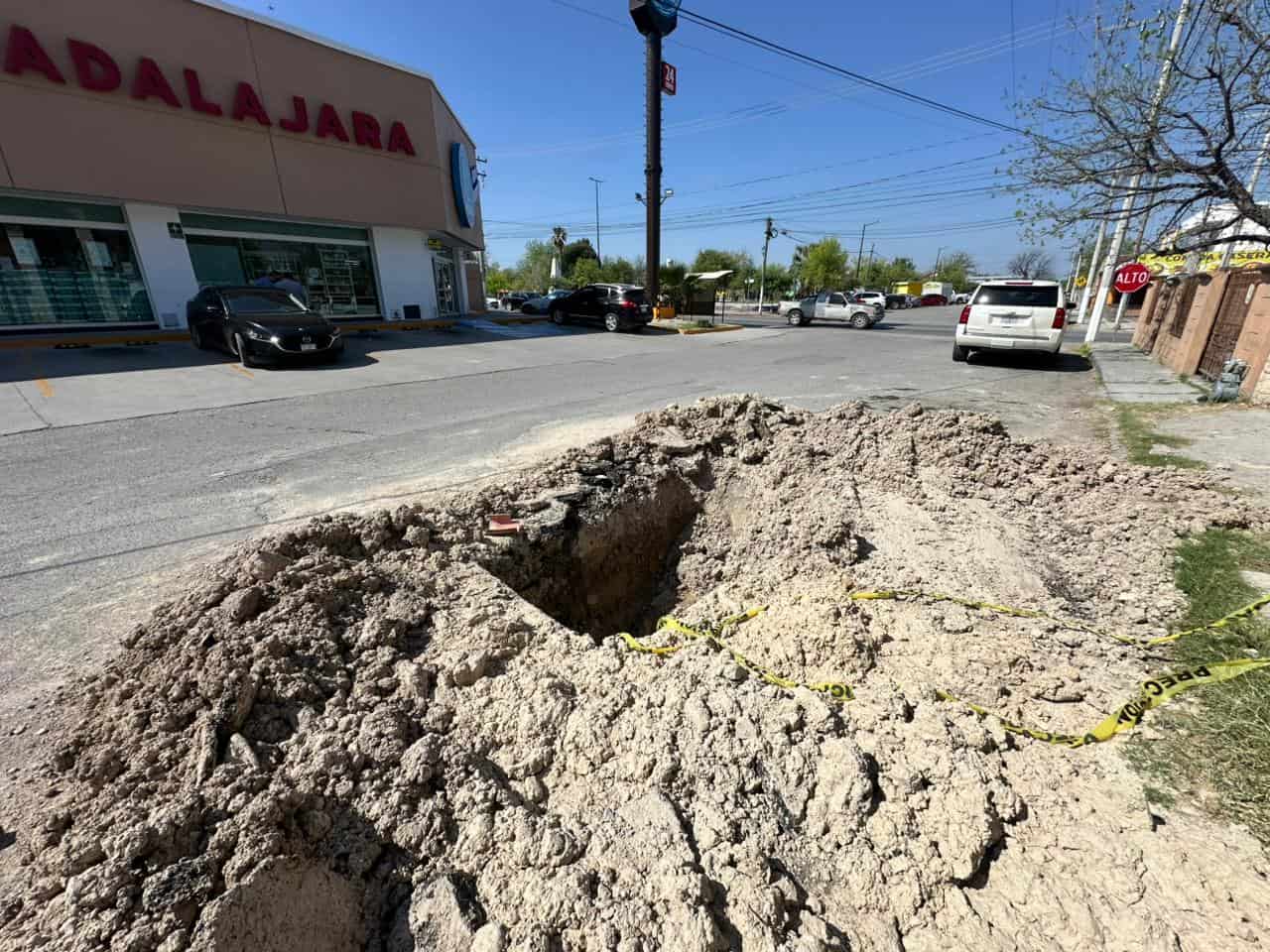 Denuncian fuga y hundimientos en Villa de Fuente; riesgo persiste desde hace un a&ntilde;o