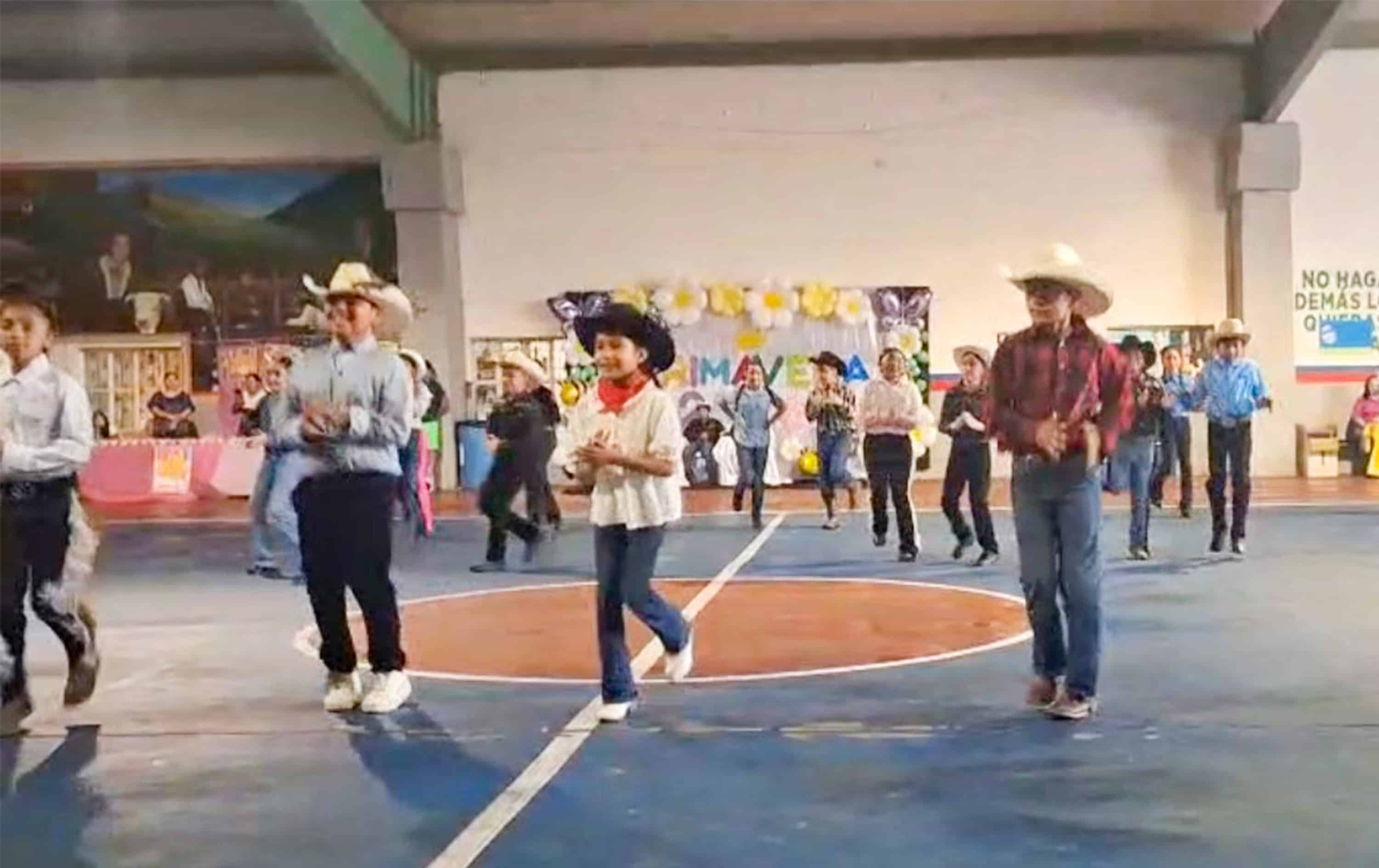 Escuelas de Ciudad Acu&ntilde;a inician vacaciones con coloridos festivales de primavera