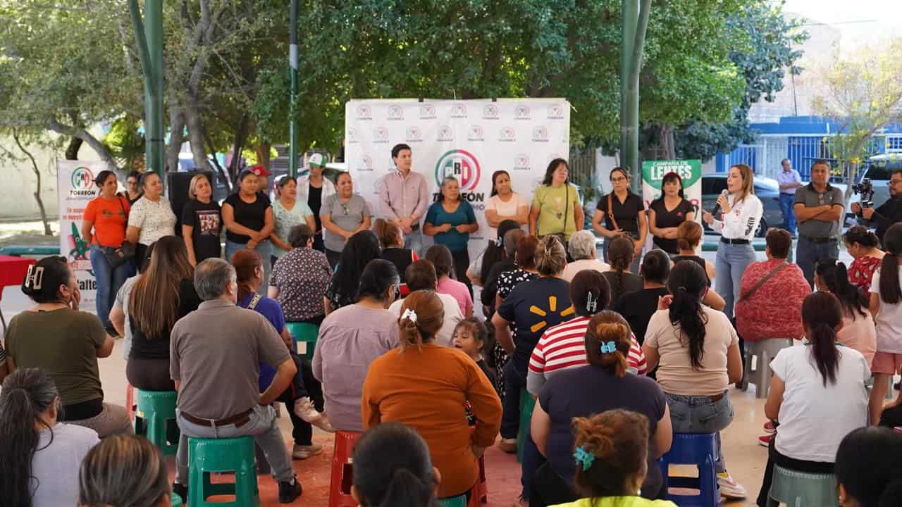 Vero Mart&iacute;nez lleva servicios gratuitos a L&aacute;zaro C&aacute;rdenas en Torre&oacute;n