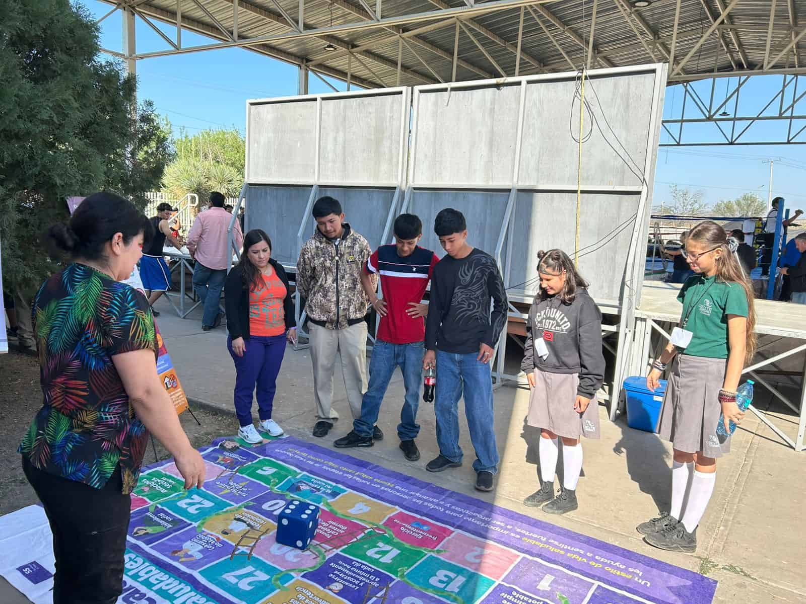 Llevan brigada de Salud a Funci&oacute;n de Boxeo Amateur