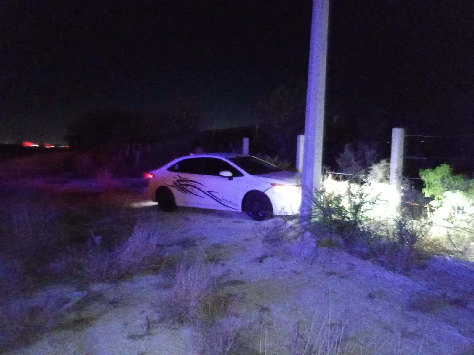 Hallan a hombre sin  vida dentro de veh&iacute;culo abandonado en la carretera Piedras Negras–Nava
