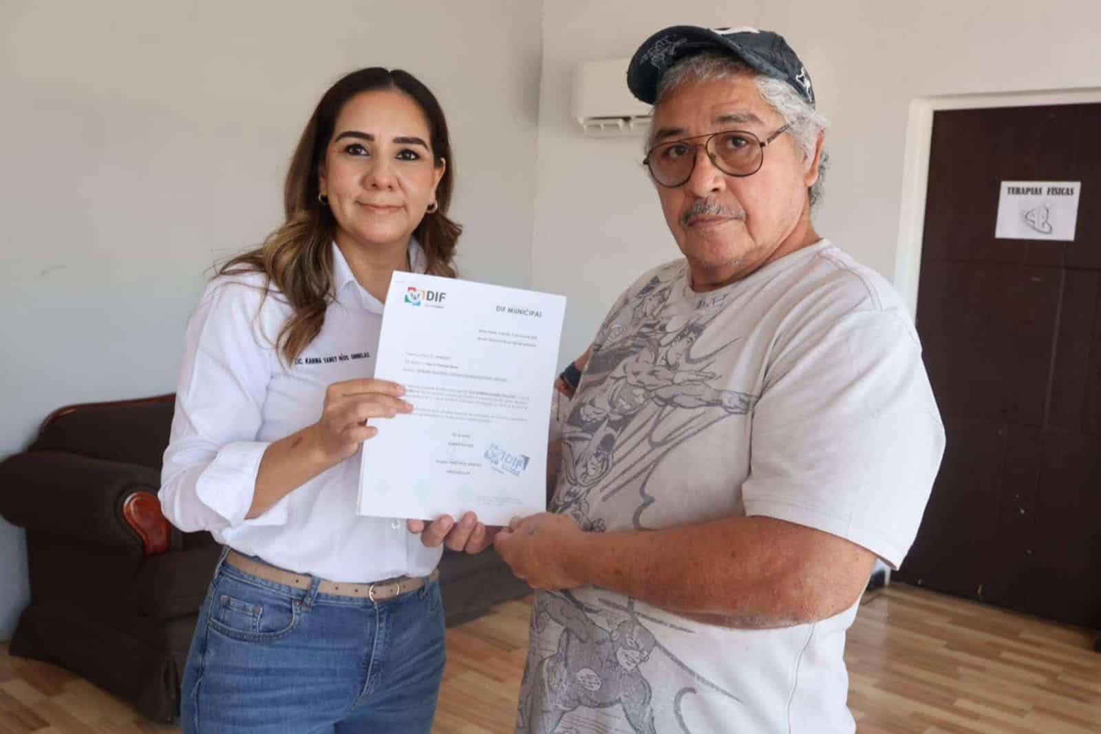 &Oacute;scar R&iacute;os Ram&iacute;rez y Karina R&iacute;os apoyan a familias en San Juan de Sabinas