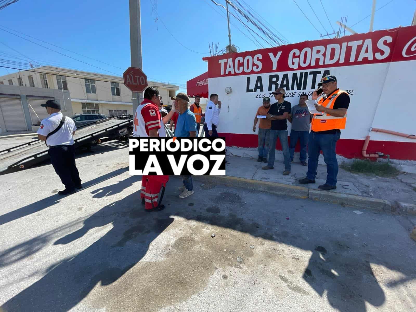 Le arremangan auto por volarse se&ntilde;al de alto