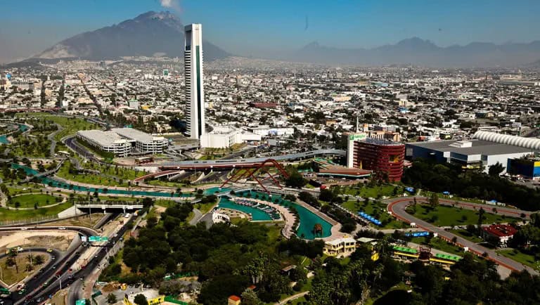 Zona metropolitana de Monterrey enfrenta problemas de movilidad: 15.4% de trabajadores tarda m&aacute;s de una hora