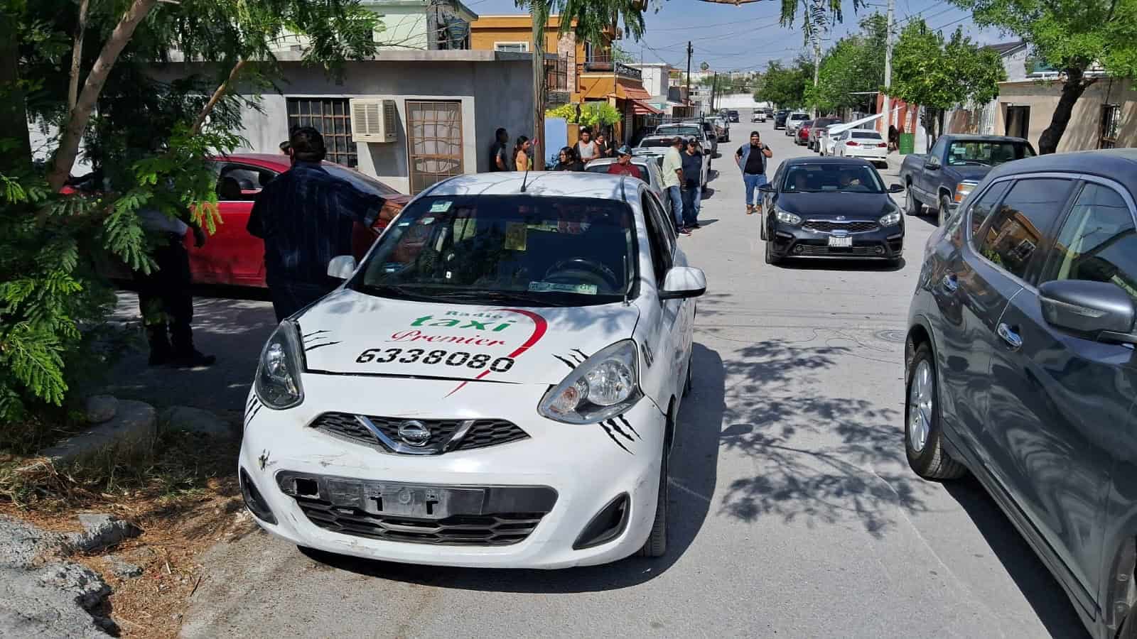 Taxista provoca carambola al ignorar alto en Monclova