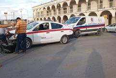 Accidente entre taxi y vehículo particular en Frontera