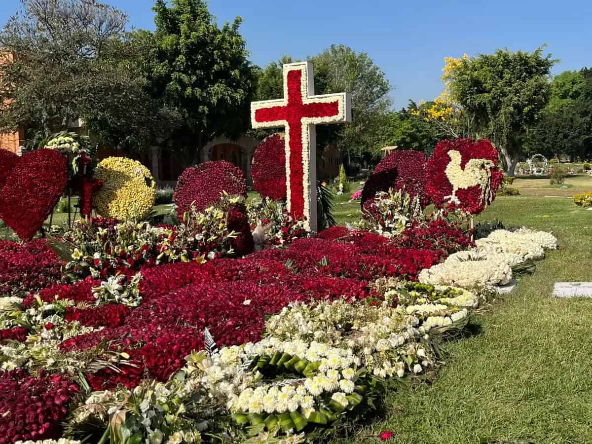 La tumba de "El Mencho": entre el morbo, el misterio y el turismo oscuro