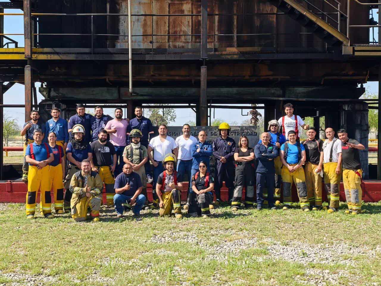 Reconocen a bomberas de Zaragoza por concluir curso de combate de incendio