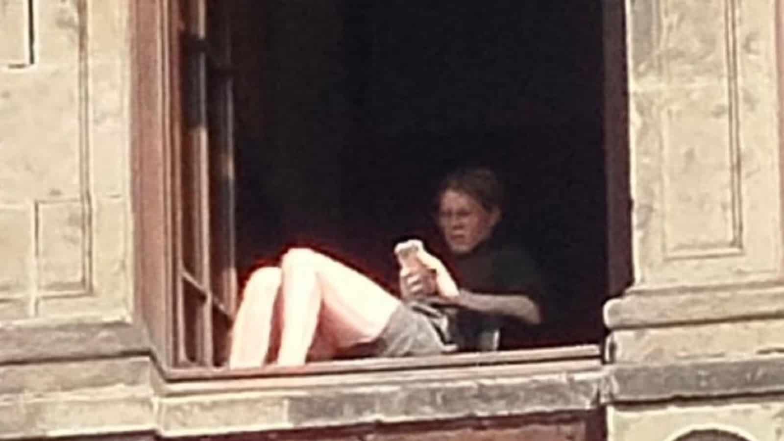 Claudia Sheinbaum confirma sanci&oacute;n a mujer que tom&oacute; el sol en Palacio Nacional