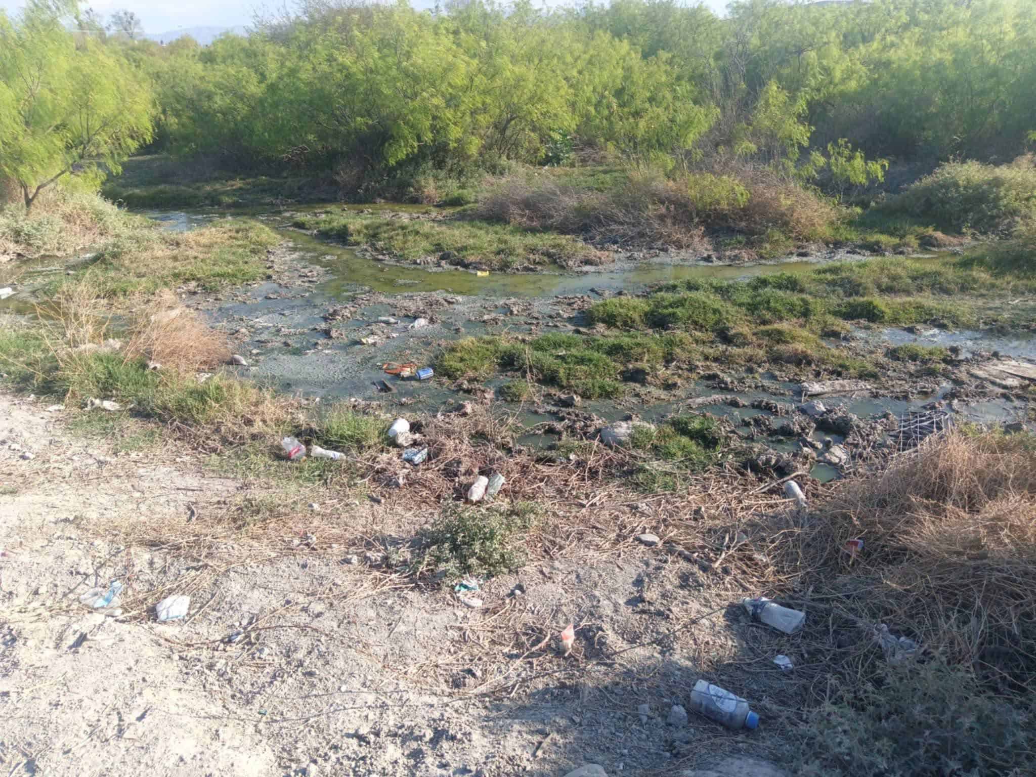 Colapso de drenaje en Ramos Arizpe afecta a familias cercanas