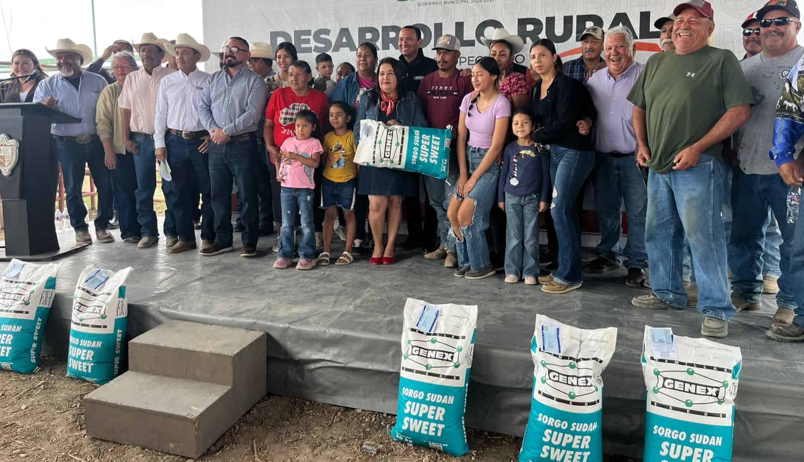 Impulsan al campo en Ciudad Acu&ntilde;a con entrega de sorgo forrajero