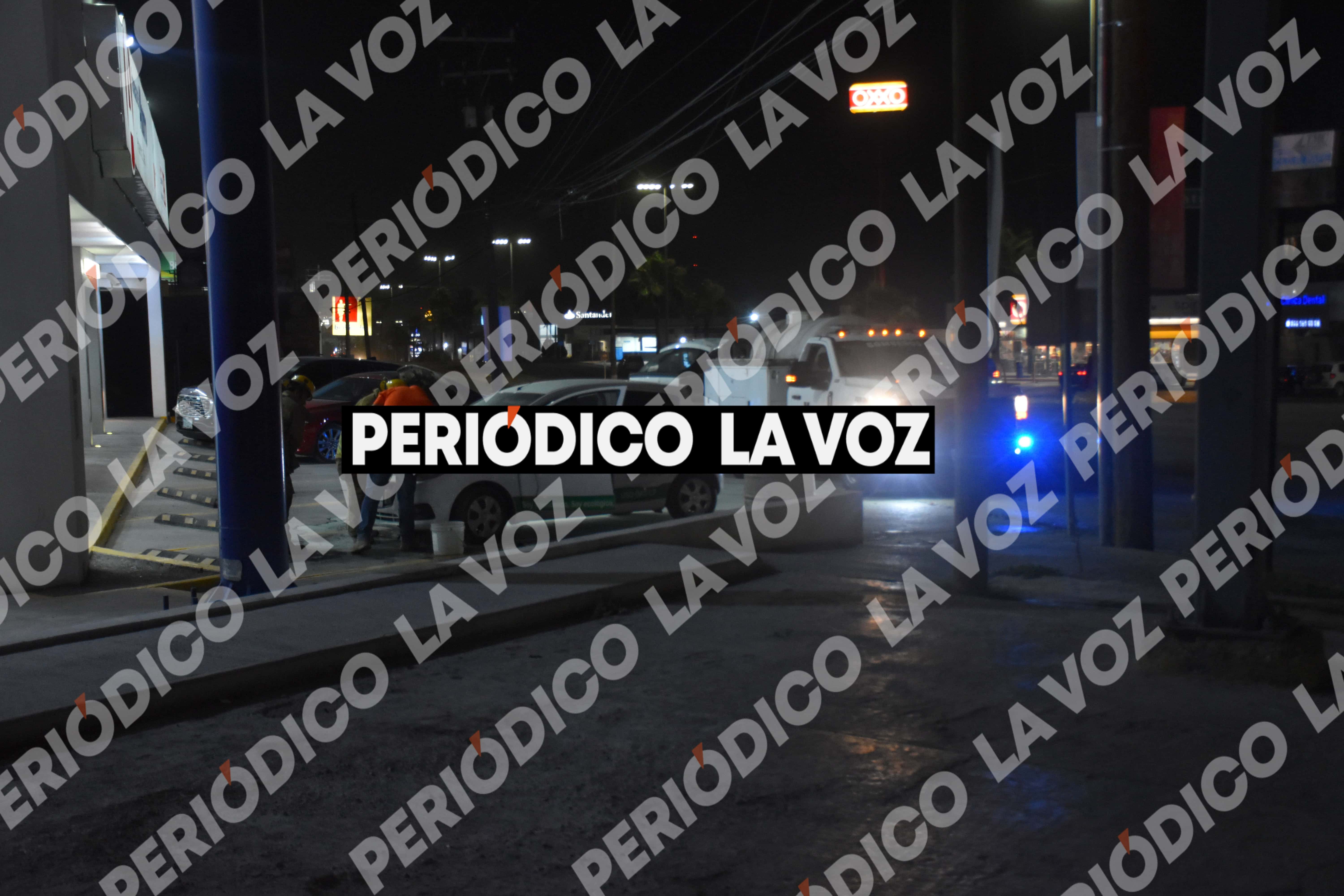 Incendio de Chevrolet Spark blanco genera alarma en Monclova