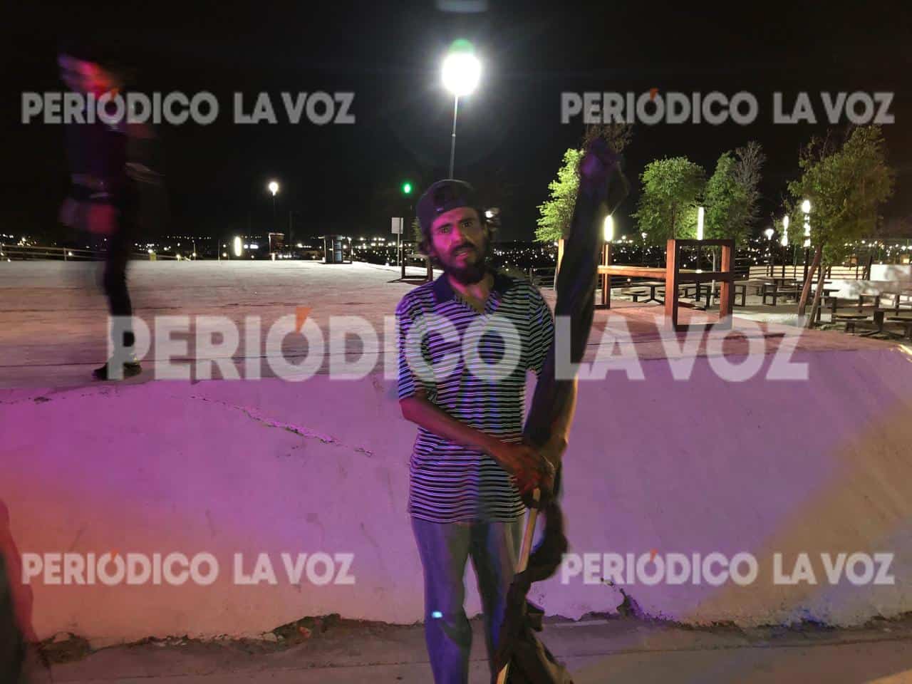 Incidente en Monclova: Malabarista consume alcohol y es arrestado