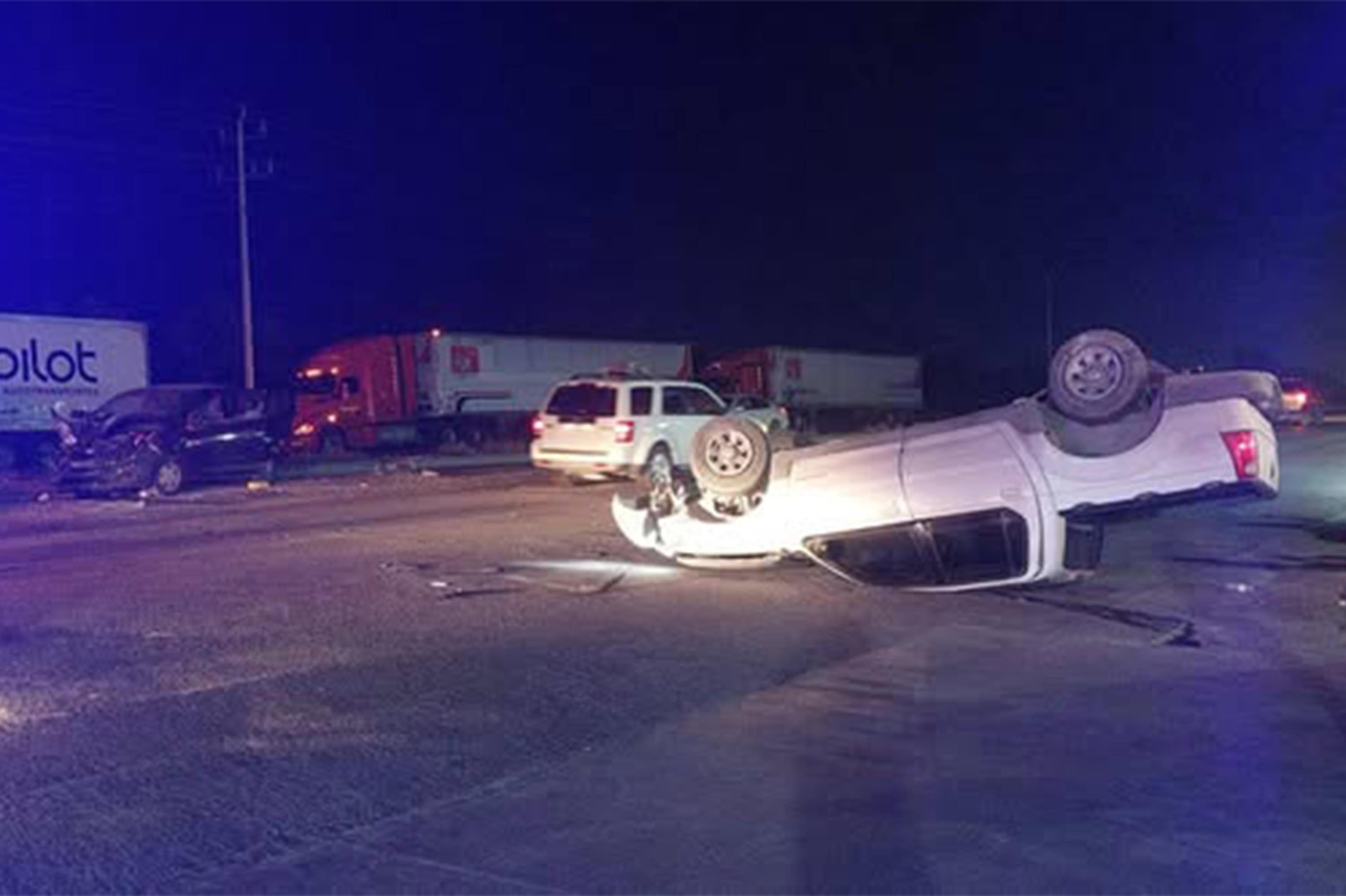 Choque y volcadura en la carretera 57 deja cuatro lesionados