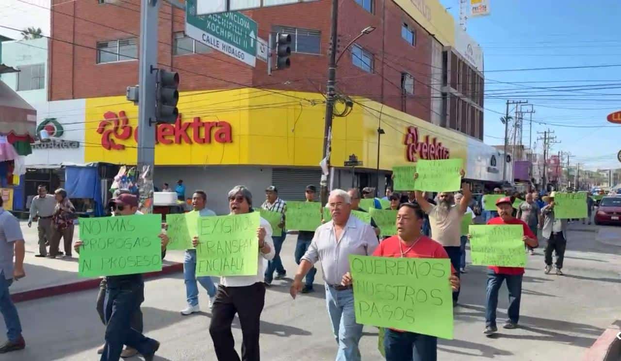 Ex obreros de AHMSA marchan en Monclova por prestaciones pendientes