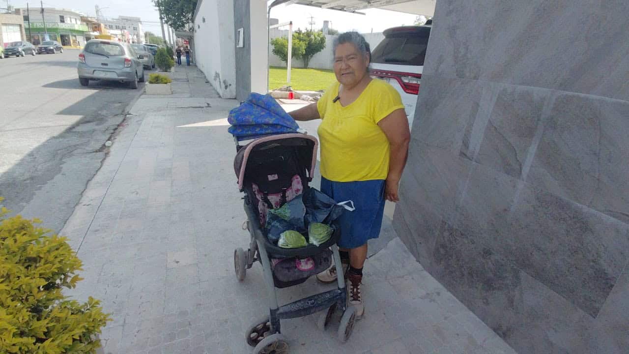 Mujer de 70 a&ntilde;os impulsa su negocio de nopalitos en Sabinas