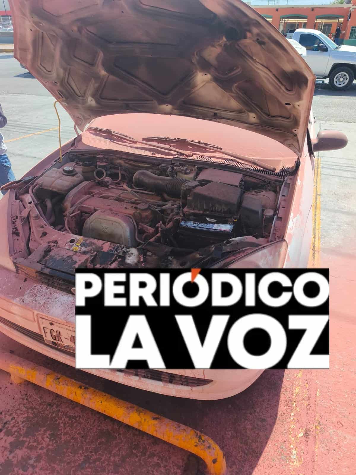 Se incendia  auto en el Pape