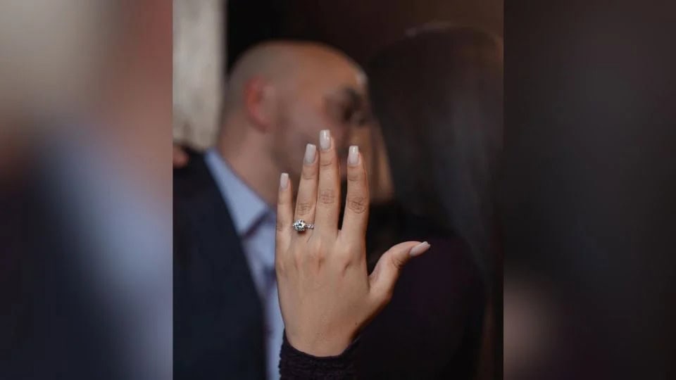 Lupillo Rivera se compromete con Ta&iacute;na Pimentel: Anillo y felicidad