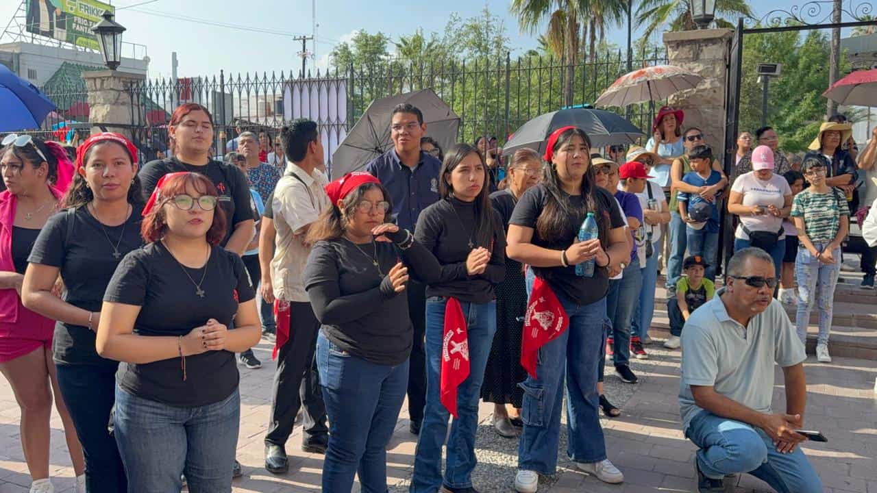 Emotivo Viacrucis en Monclova une a la comunidad cat&oacute;lica