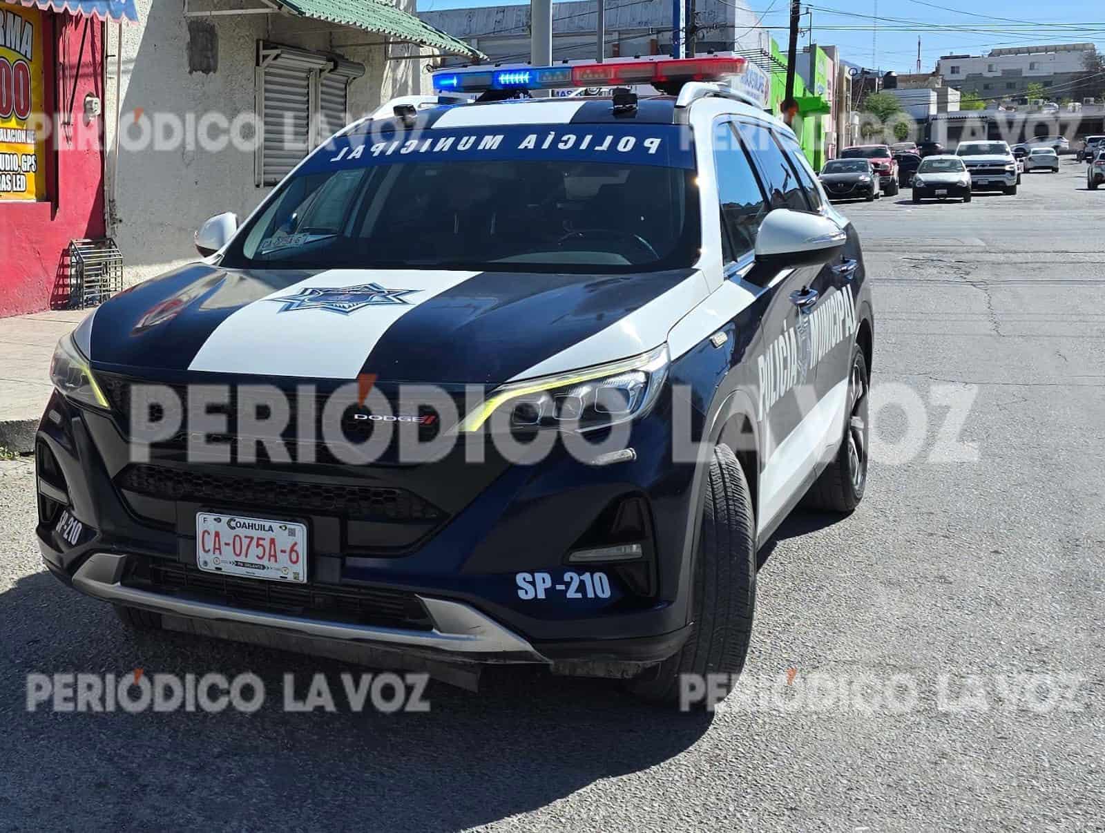Polic&iacute;a resguarda a Iv&aacute;n Mart&iacute;nez tras incidente familiar en Monclova