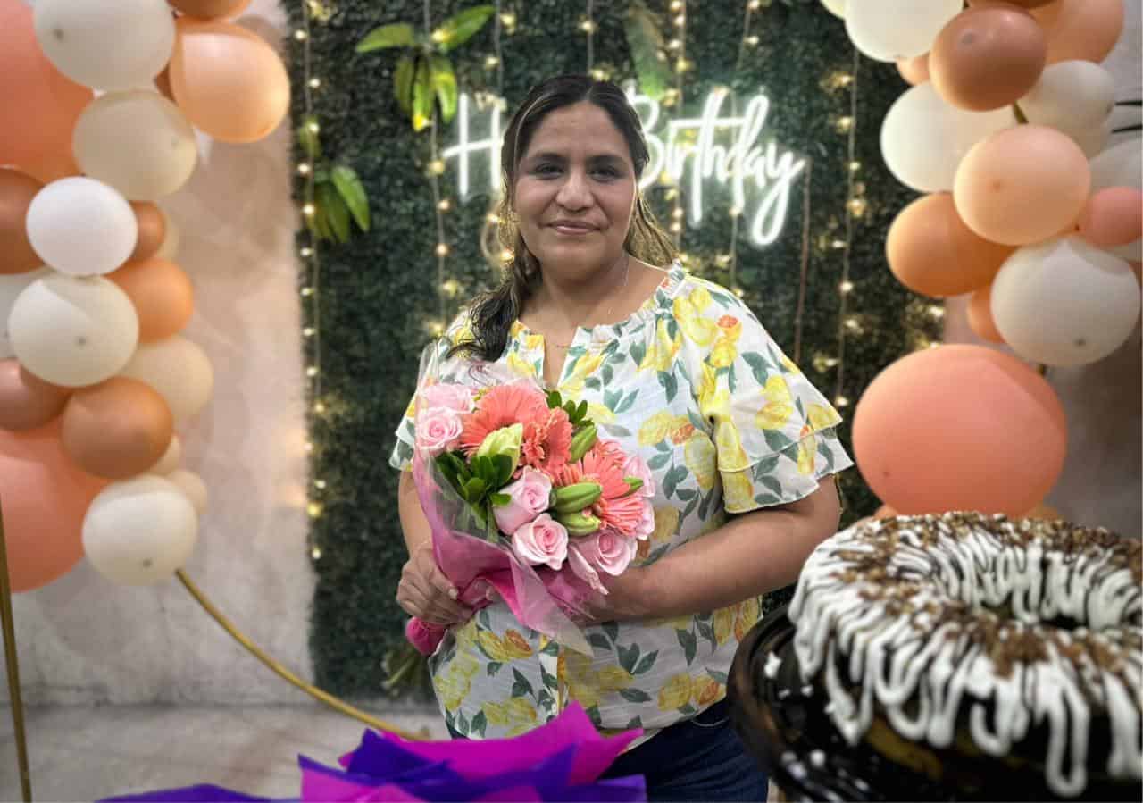 Azucena Salas celebra 49 a&ntilde;os rodeada de amor y sorpresas