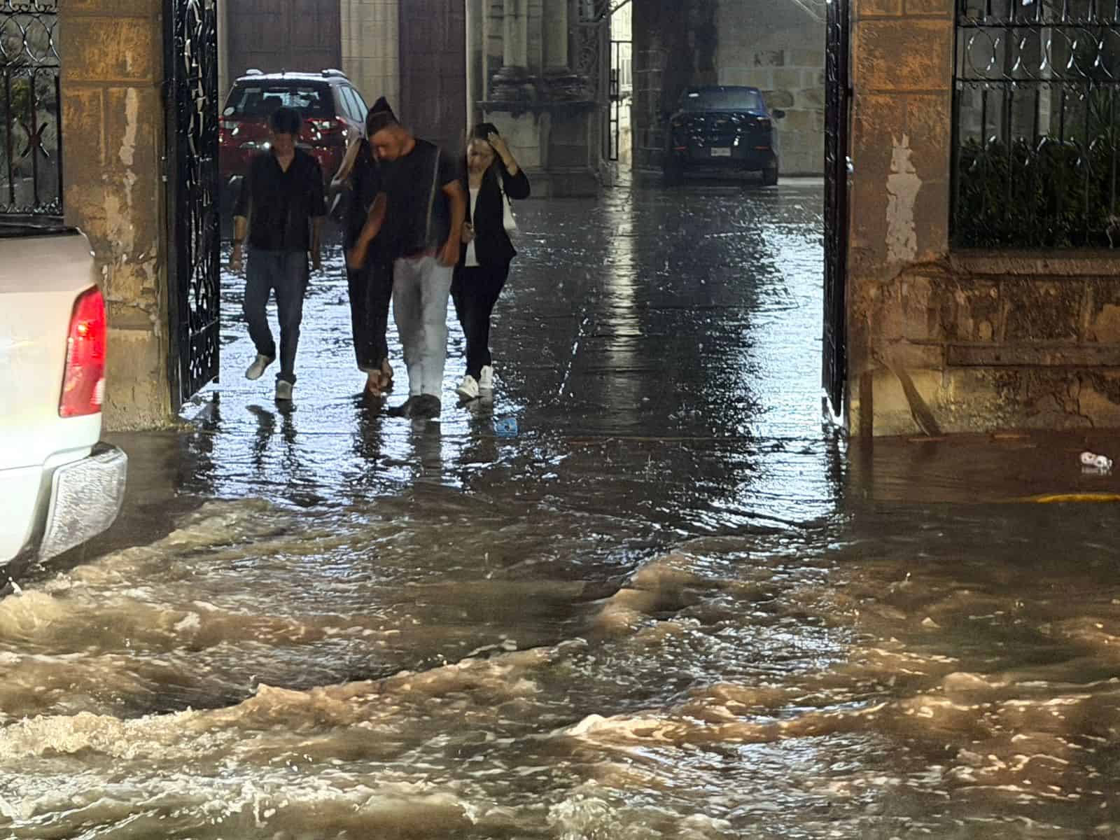 Frente fr&iacute;o 43 provoca lluvias, apagones y cierres viales en la Regi&oacute;n Carbon&iacute;fera