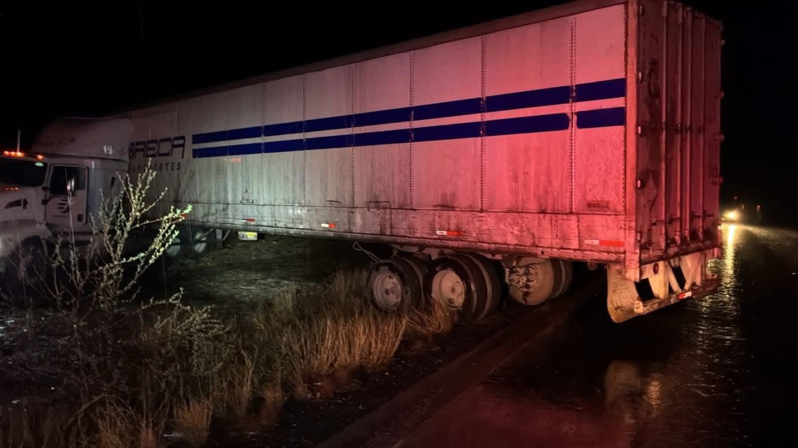 Accidente de tractocami&oacute;n en Sabinas