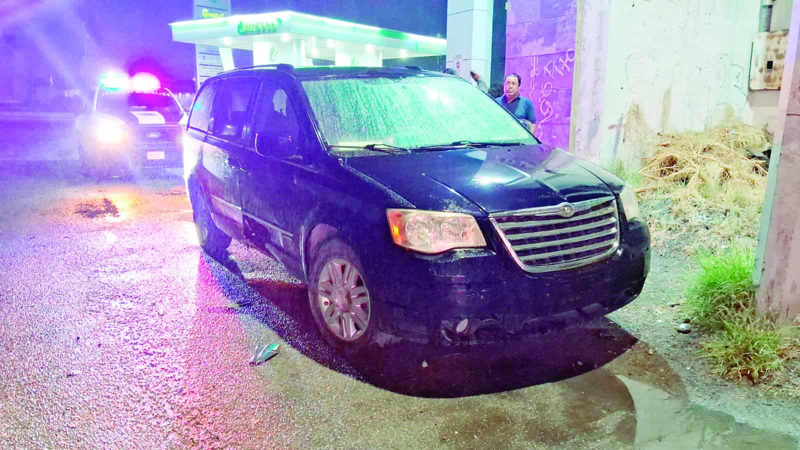 Llantas de Nissan Versa ponchadas en Monclova por conflicto sentimental